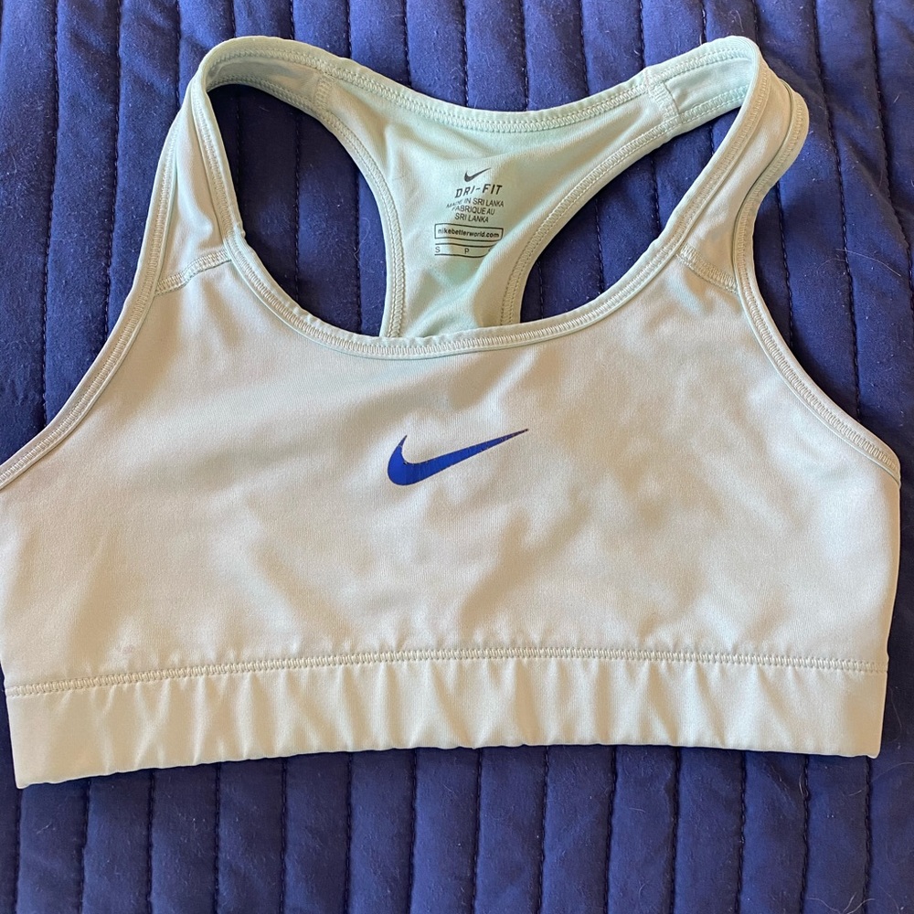 [SOLD] Nike Dri-Fit Mint Green Sports Bra - Picture 4 of 6